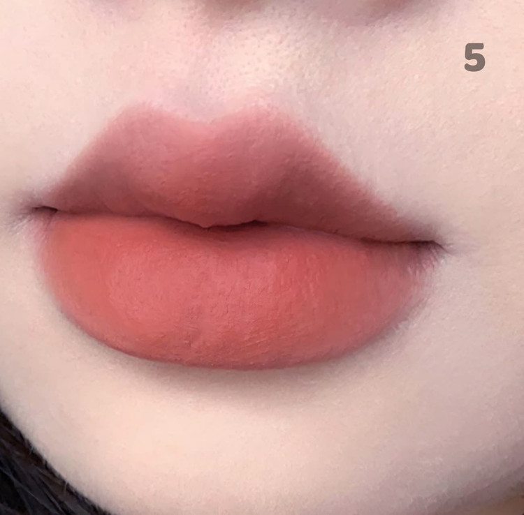 رژلب مایع طرح سِرُم کُره ای